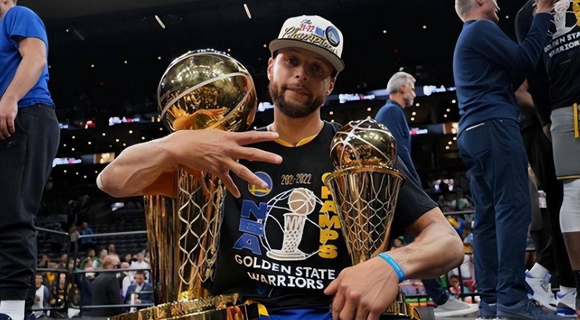 原创韦德肯定的讲目前nba有资格退役球衣的只有3人