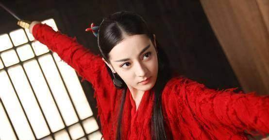 原创迪丽热巴惊艳登场阵势压倒关晓彤鹿晗你想看谁表演