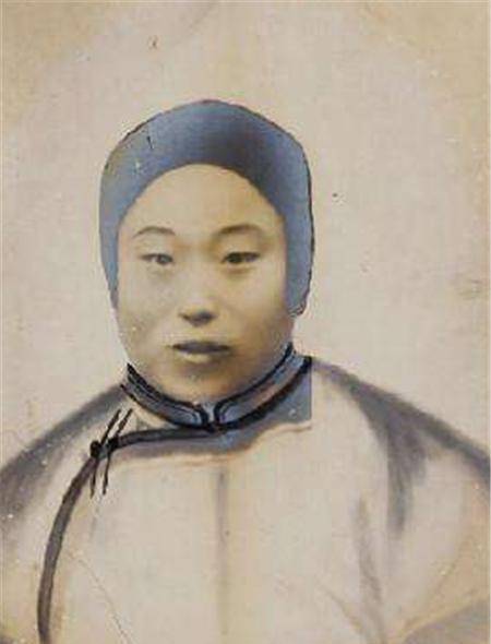 另一位就是倪桂珍,她原来是盛宣怀家里的家庭教师,她不仅仅教盛宣怀的