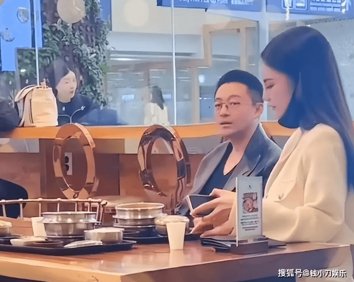 原创台湾省主持人怒斥大s吃相难看我拿4万抚养费婆家都骂我贪婪