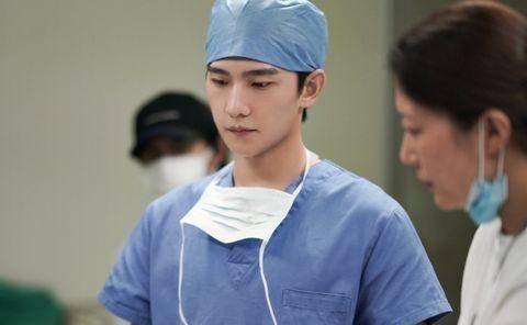 肖战,龚俊,杨洋,穿白袍疯狂心动_胡一天_曾鲤_故事