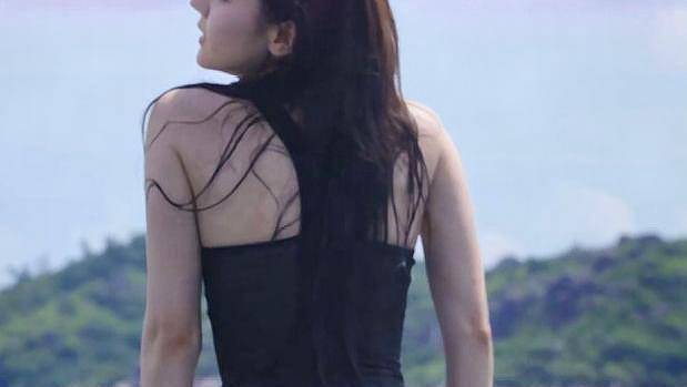 原创迪丽热巴泳照曝光上演湿身诱惑却无意间暴露瘦身秘诀学不来