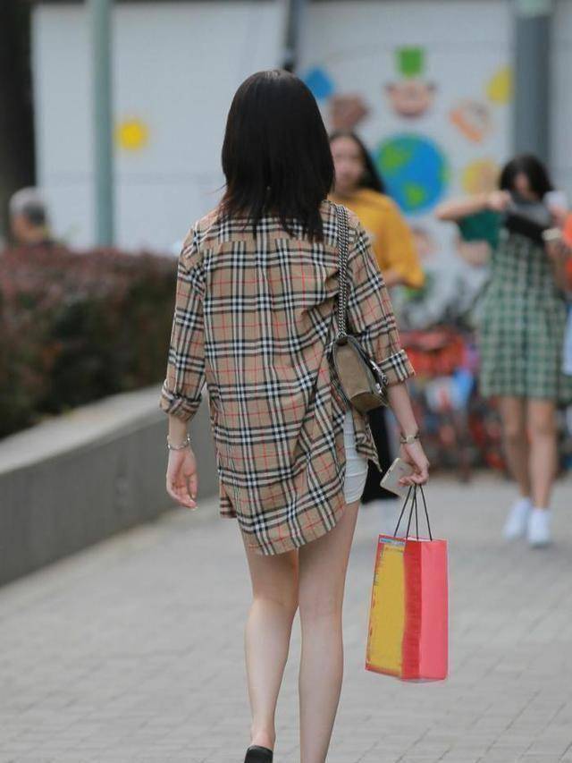 原创短裙穿搭也有层次感让你秀出大长美腿表现优雅的气质