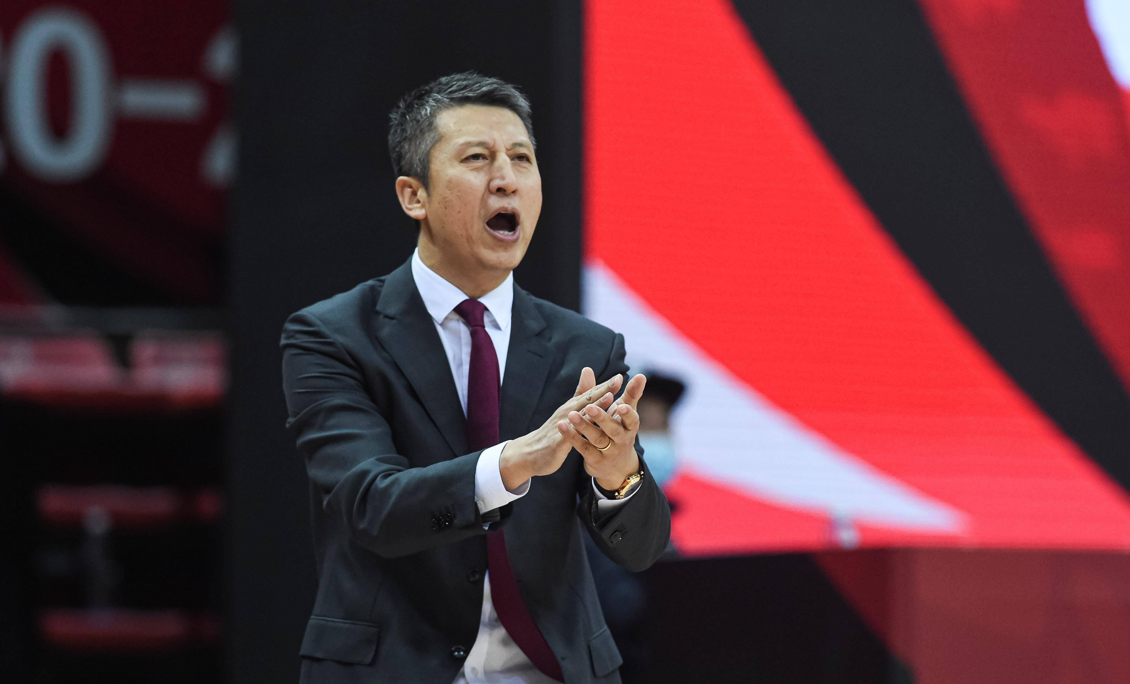 5分险胜,广州末节翻盘青岛!郭士强怒吼庆祝,首个以下克上诞生