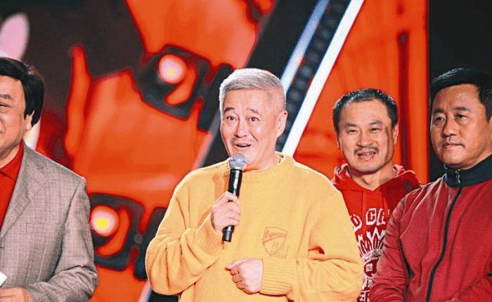 赵本山辉煌时能"有多强"?怀中抱美人不算啥,最后一张才霸气