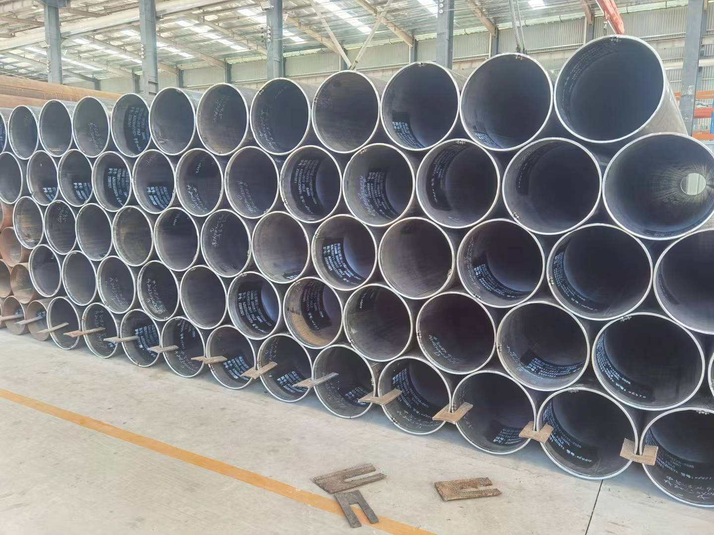 在石油和天然气输送领域,l245qo无缝钢管的应用不仅可以提高输送效率