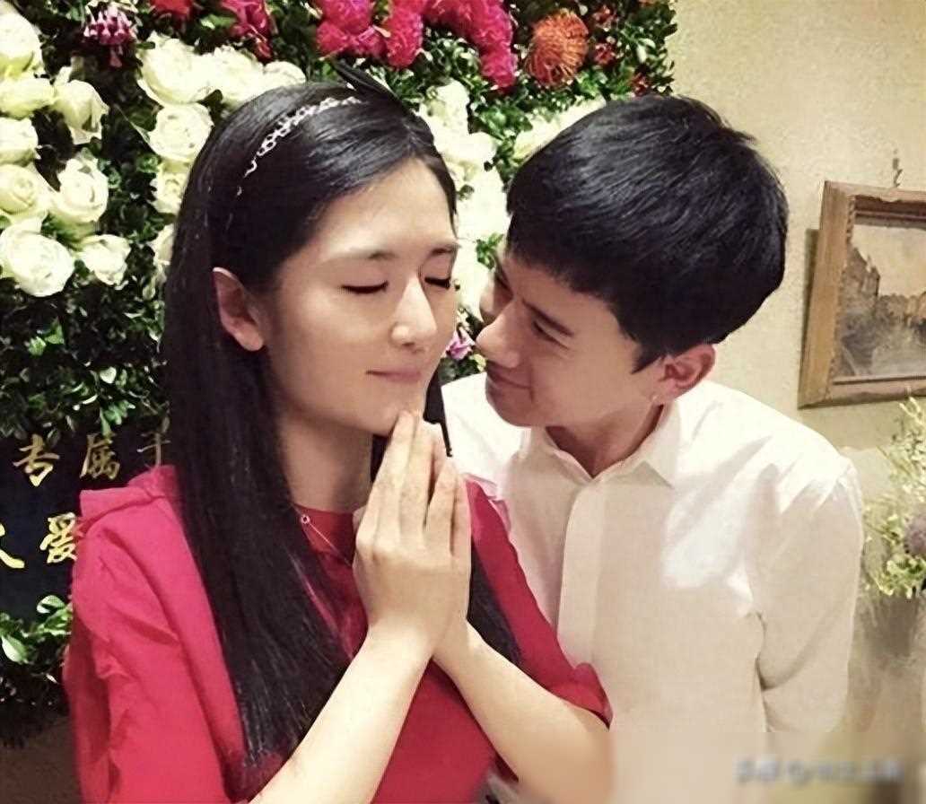张杰谢娜携三娃畅游迪士尼手牵手似热恋三位保姆抢镜亮点足