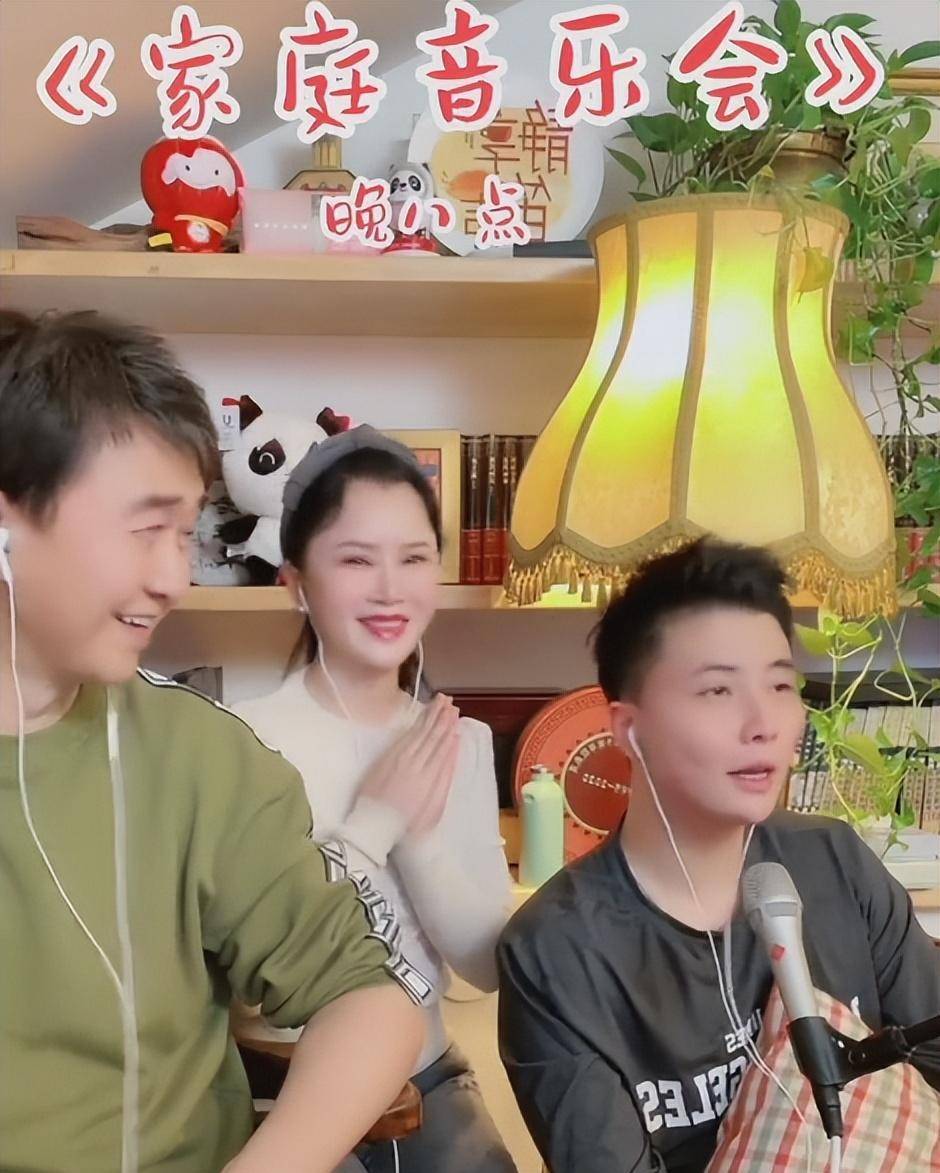 原创付笛生陪妻子跳操任静身材苗条好少女相差两岁被指像父女