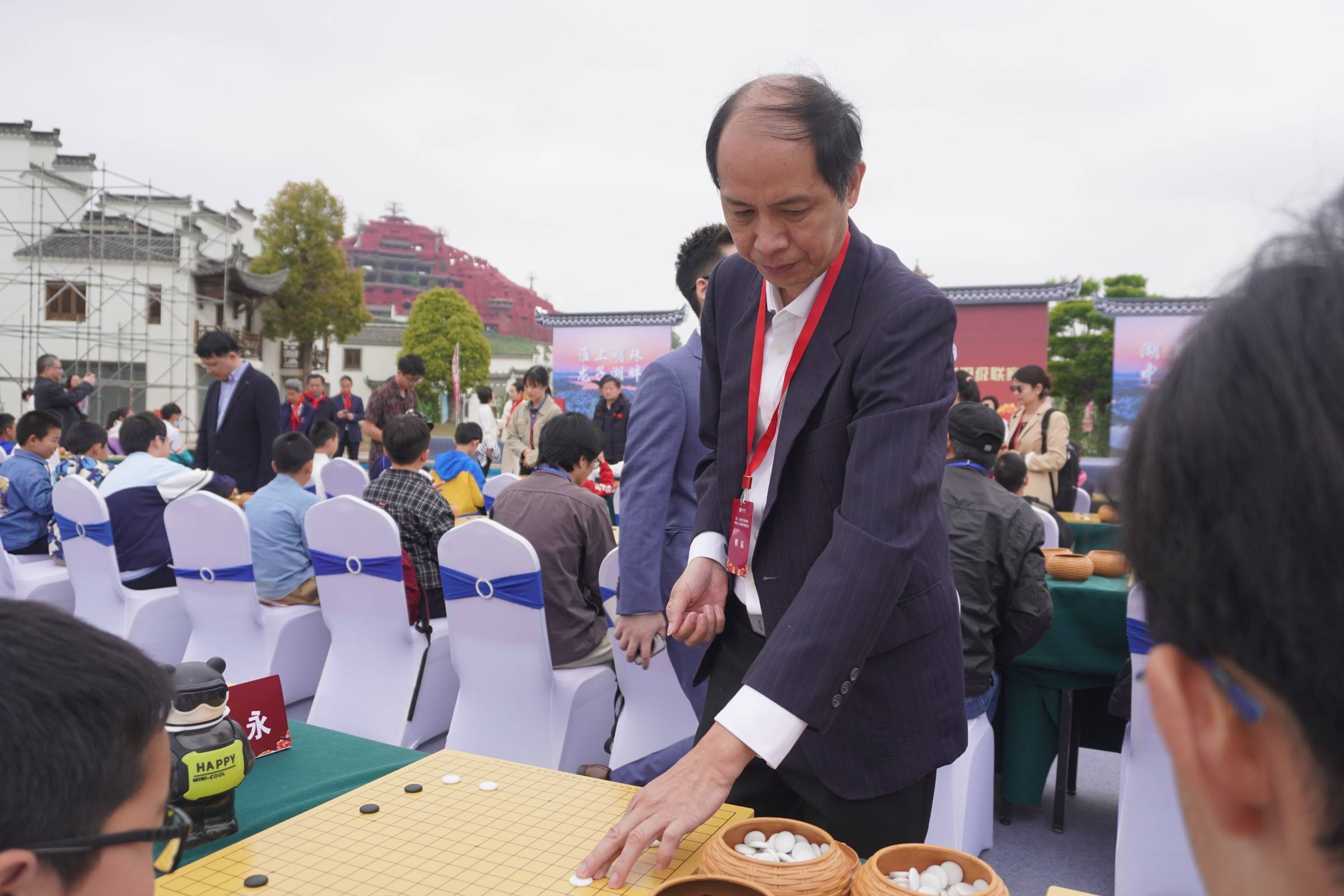 女子围甲蚌埠站捐赠希望教室并举办指导棋_活动_中国_围棋