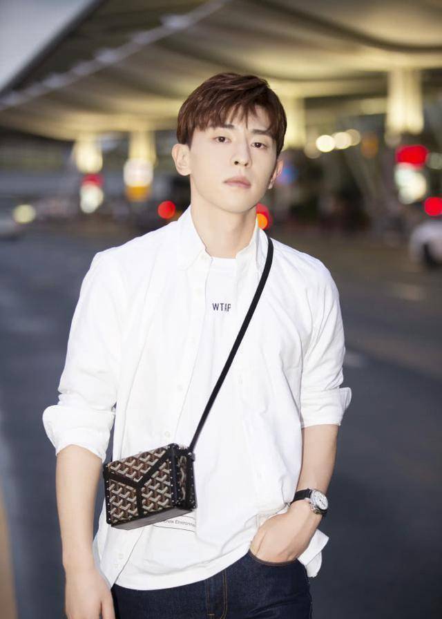 邓伦9万烧饼应援惊人结果应援会甩锅钱给邓伦买包了