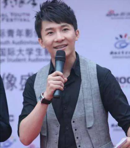 原创32岁正值事业巅峰却跳楼身亡电视最帅男主播边策怎么了