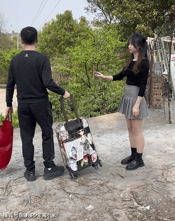 女子嫌弃老公一年才挣5万,他生气要离家出走:我天天守的是啥?