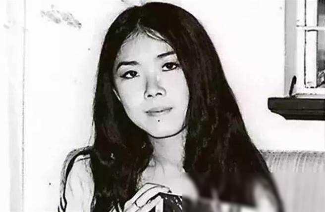 她晚年爆红与同性女友同居17载感情如初