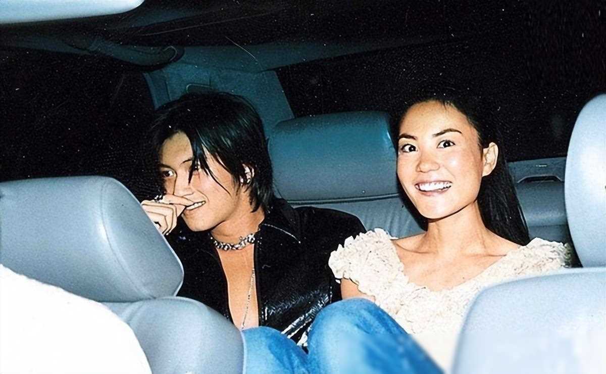 谢霆锋带大儿子澳洲度假父子身高相近