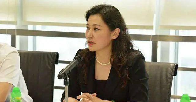 原创汕头大学现任女校长被网友冠以最美称号她因何受人喜爱