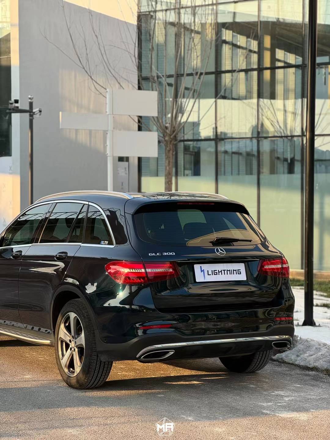 奔驰glc矩阵改色膜松石绿,这是黑蓝绿三色的美妙结合