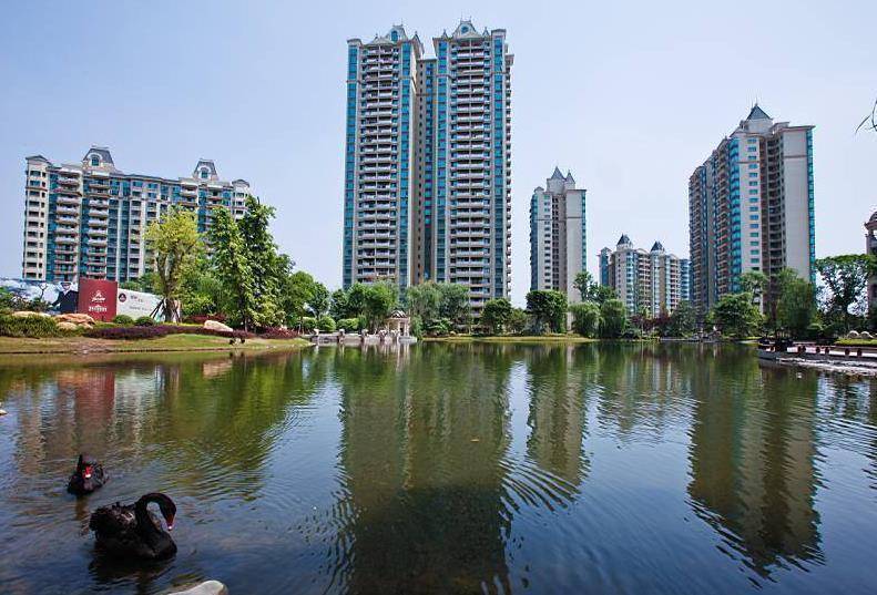 并且自贡的消费水平也不高,这里的房价大多都在四五千元这个水平内