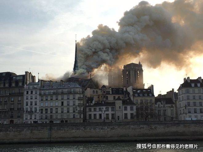 令人难以置信的巴黎圣母院大火 整个人类文明的悲剧_塔楼_法国_建筑