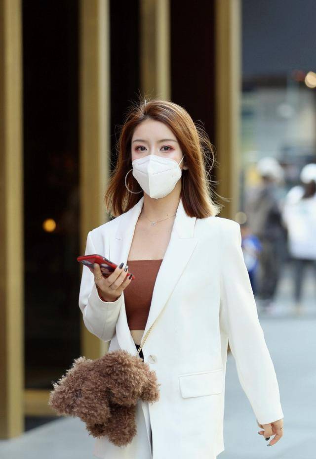 原创陈乔恩这么矮吗机场私服照最多1米5难道官方165身高是假的