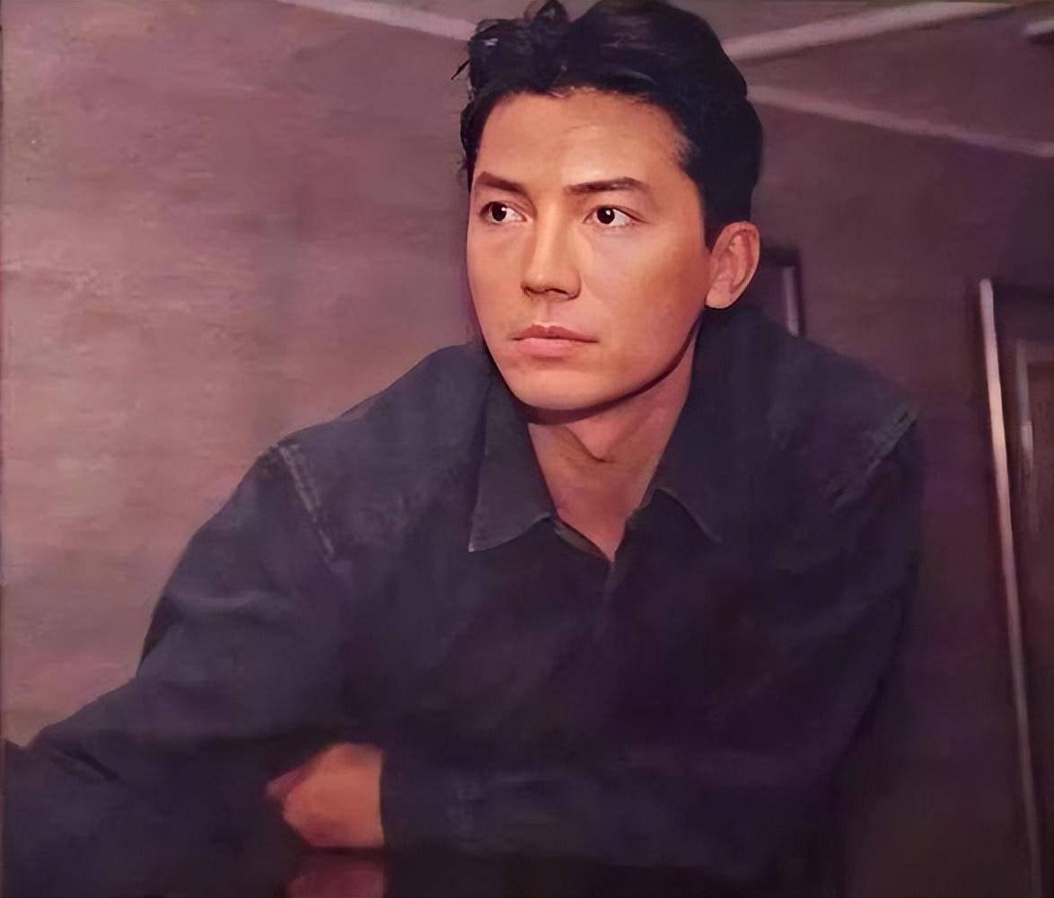 尊龙林青霞熬夜陪他打麻将王祖贤是他迷妹今72岁却孑然一身