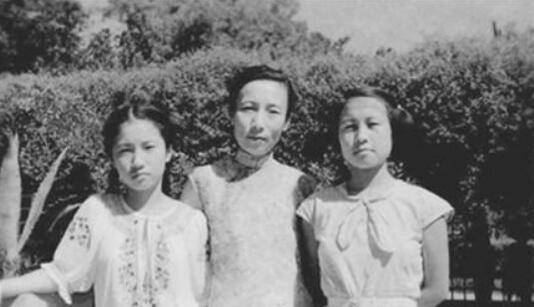 原创他第二任妻子去世原配想和他复婚他说一句话让她彻底死心