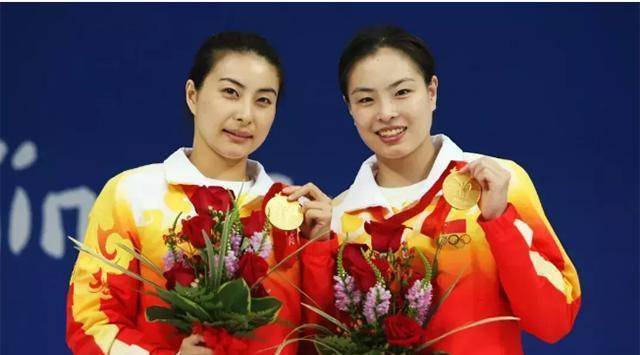 原创吴敏霞身价高达数千万25年数万次跳跃她早不该仰望郭晶晶