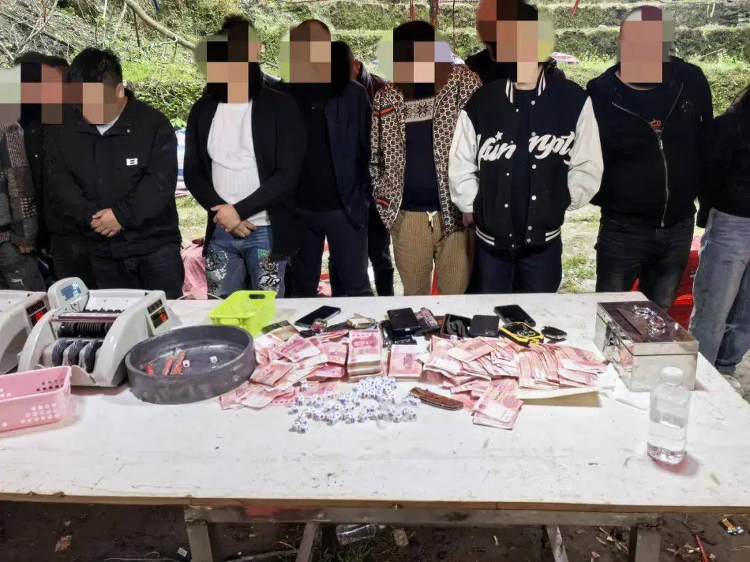 【清风2024】临湘警方破获一起聚众赌博案抓获25人,缴获赌资12万