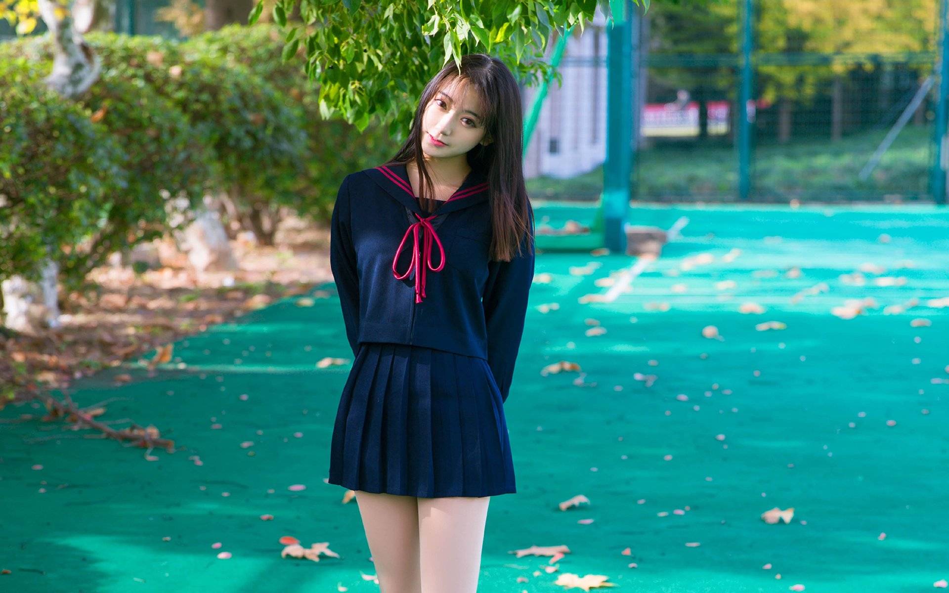 新娘羞涩的说:不是,我俩是在这公交车上认识的,这臭不要脸的二货跟我