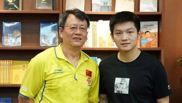 刘国梁回归后选择退休,只为看樊振东一眼_吴敬平_许昕_马龙