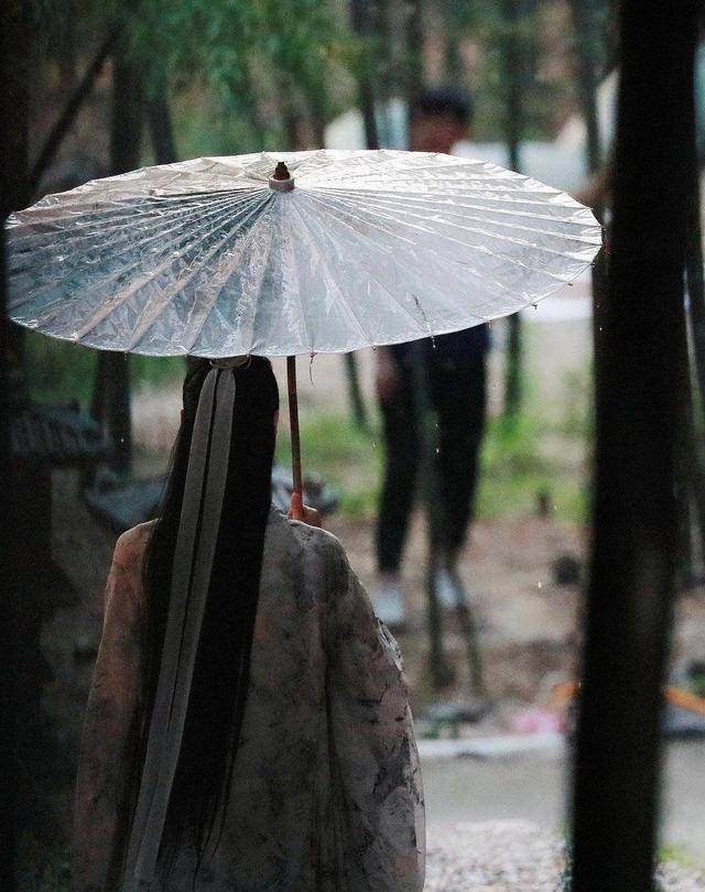 《皓衣行》路透帅翻!罗云熙拿油纸伞仙气十足,陈飞宇太有少年感
