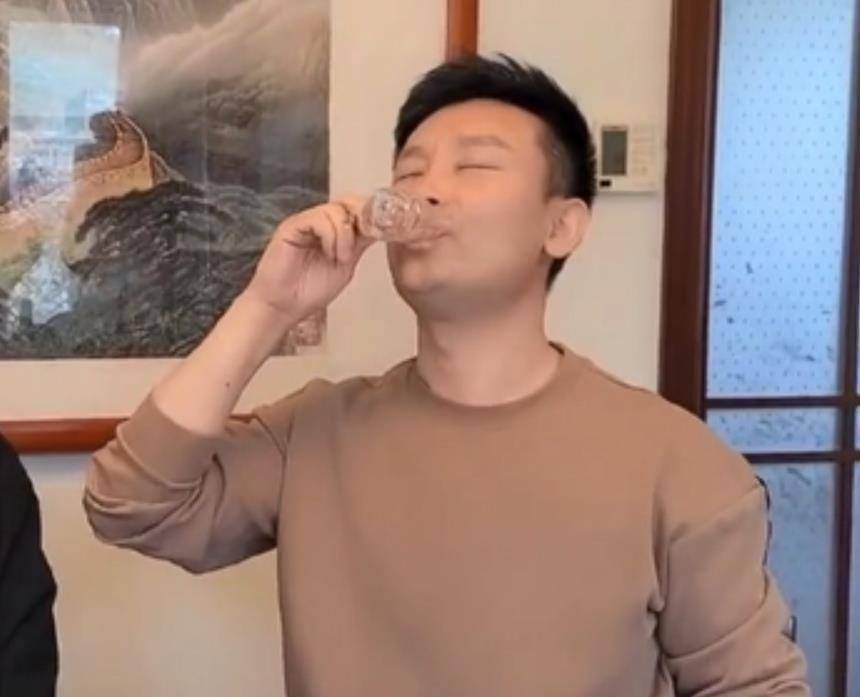 国家一级演员刘和刚家被盗数百瓶陈酒被盗他心存善意不追究