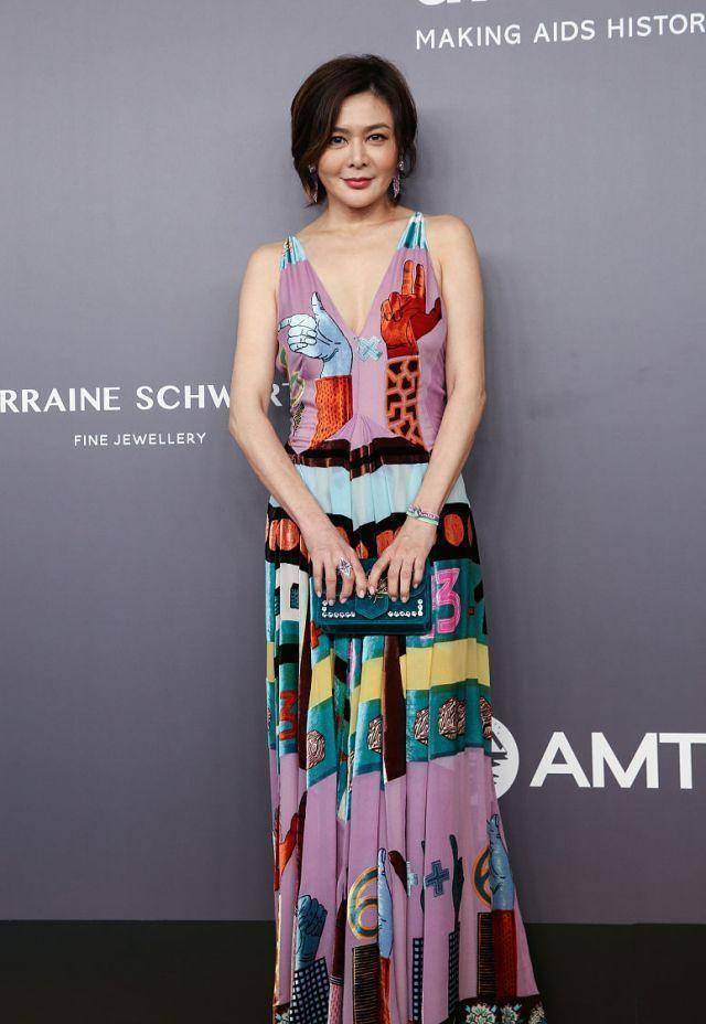 原创关之琳身材恢复到巅峰时刻脸上苹果肌饱满看上去30出头