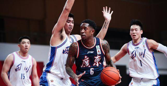 广东迎惊喜一小将19分扛起内线真不枉费杜锋栽培