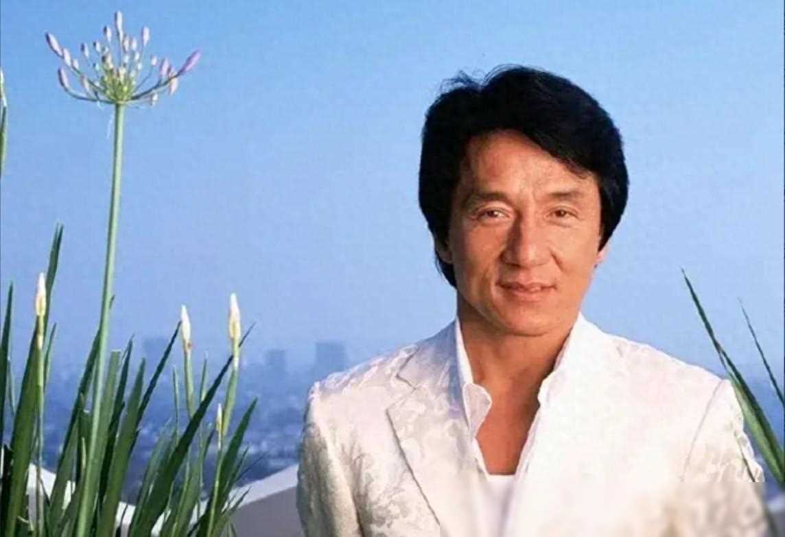 原创成龙生日派对揭开落寞外衣70岁仍活跃影坛之谜