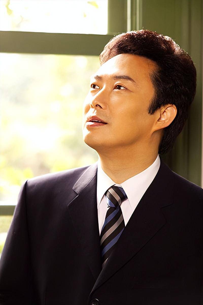 年过半百始终没结婚的男星个个多金又帅气感情上各有各的苦衷