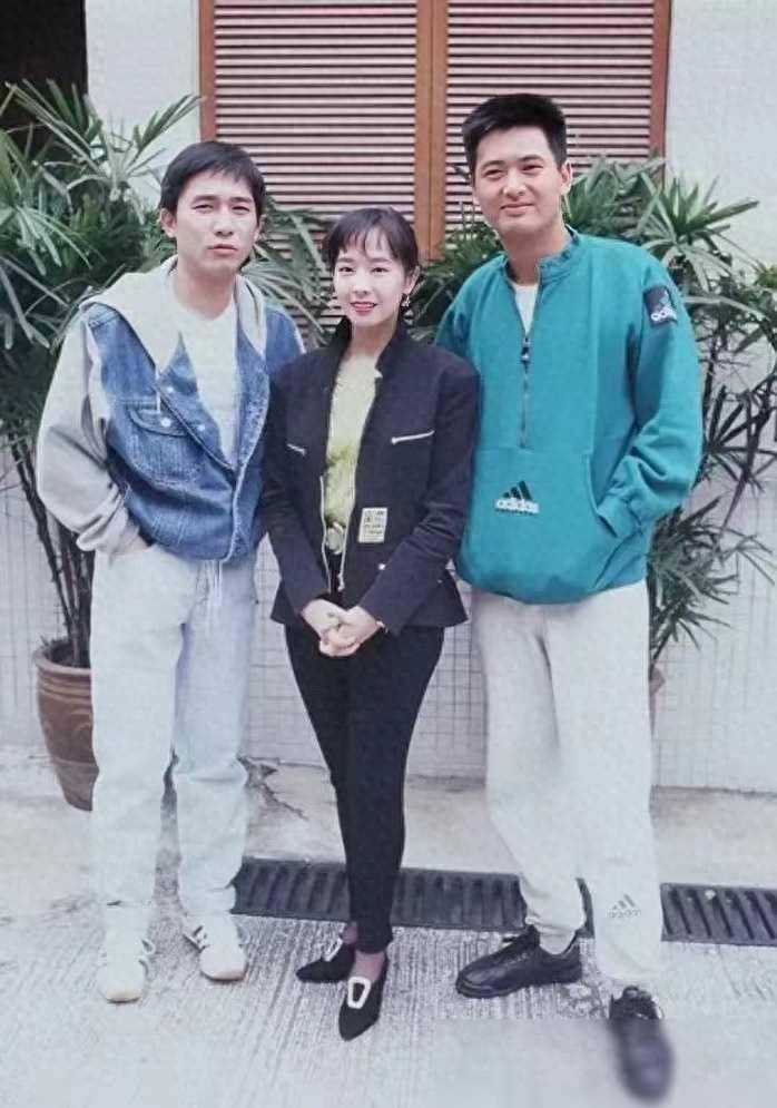 谁要把中间认出来我得拱手佩服她当年可以说红得发紫连周润发