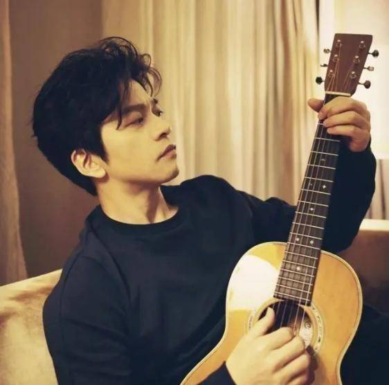 歌手李健说好的婚姻让人如虎添翼因为妻子小贝壳我成了飞虎