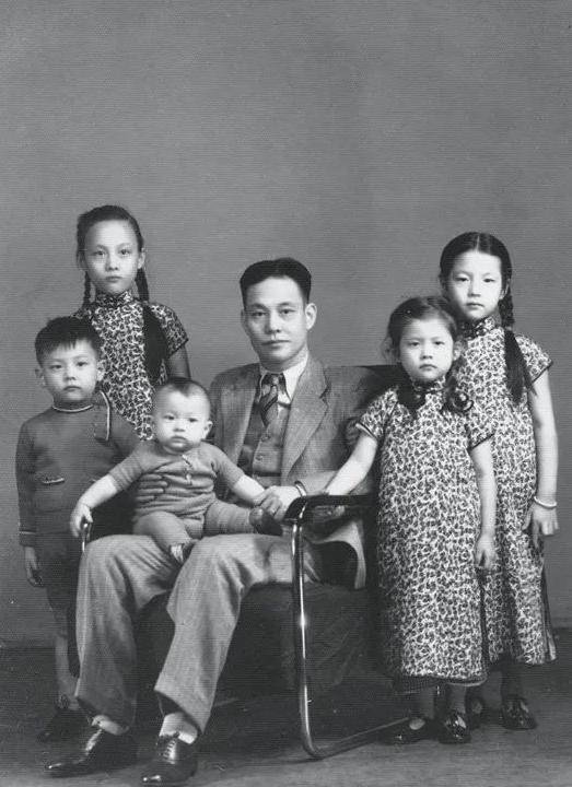 因爱与戏子私奔,狠心送走5个儿女,缔造顶级豪门_裘丽琳_周信芳_生活