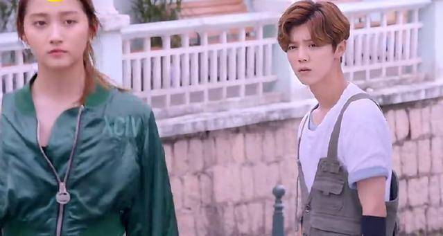 原创关晓彤和鹿晗出演的甜蜜暴击怎么看起来一点都不甜蜜呢