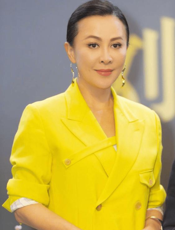 原创刘嘉玲素颜晨跑冻龄神话遭质疑眼眶凹陷身材下垂网友是谁家老奶奶