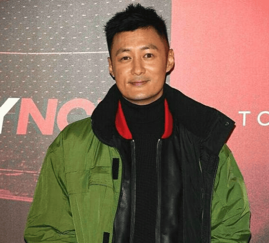 油了余文乐现身三里屯身材发福变化大到认不出小肚腩超明显