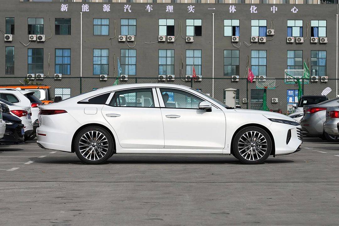 59-12.59万元,一汽奔腾b70龙腾版正式上市