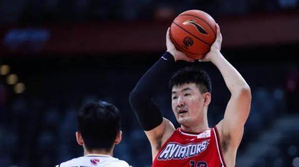 广东新援手续齐全深圳仅纸面强大比斯利深夜训练