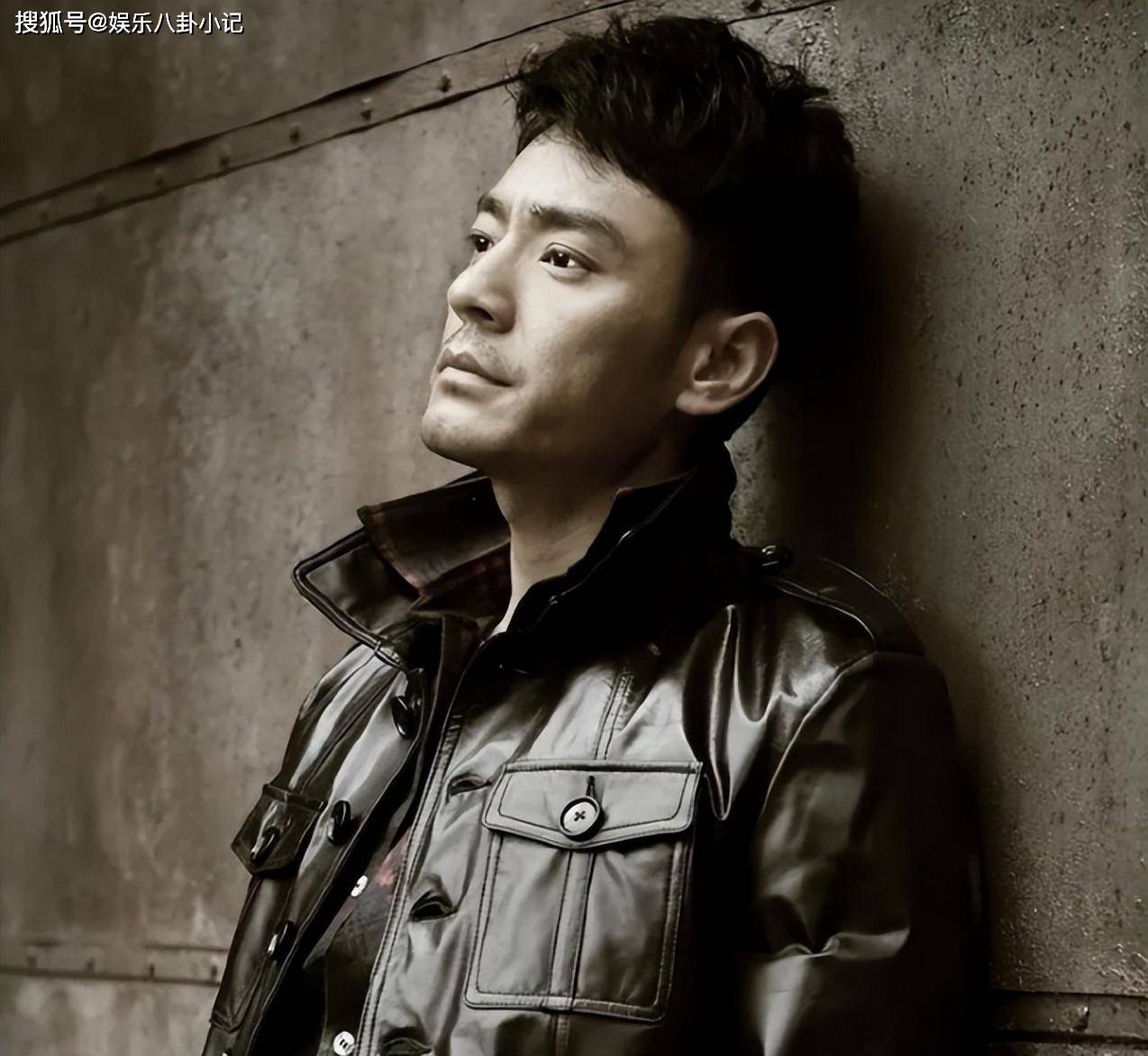 背景的李光洁只能在各大影视剧中跑龙套,偶尔出演一些戏份不多的配角