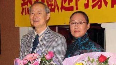 国家级演员斯琴高娃:三婚两离遭家暴,儿子不听话,70岁轮椅出行_丈夫