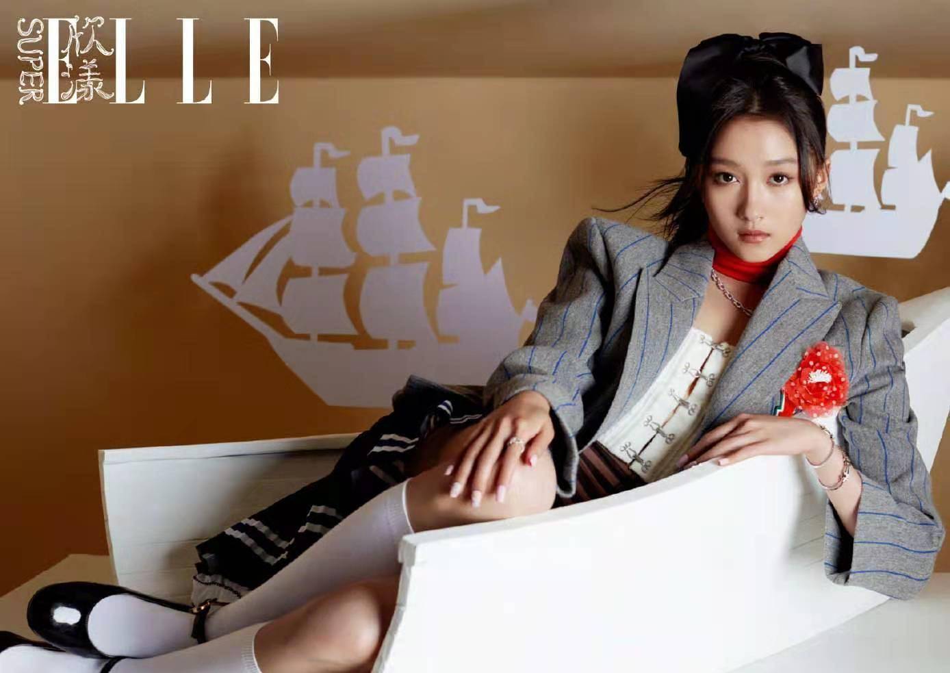 关晓彤时尚杂志大片引领时尚潮流超大蝴蝶结造型暴击眼球