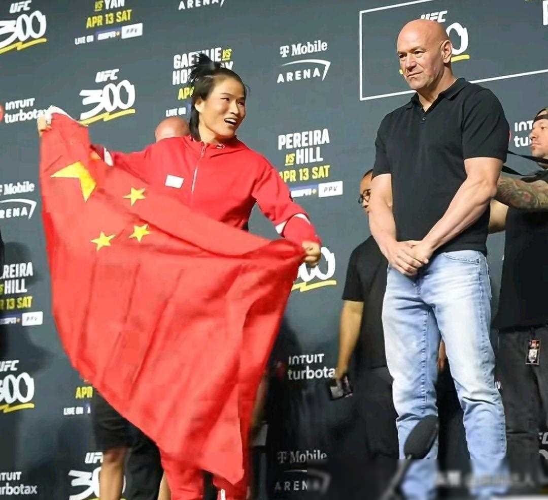 张伟丽vs闫晓楠两位巾帼佳人风采动人