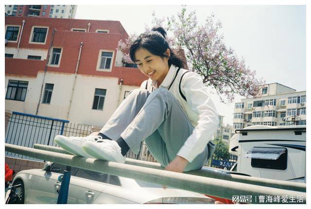 原创吴磊与张子枫官宣恋情甜蜜幸福引发热议网友纷纷送上祝福