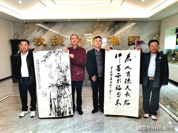 本次活动的高层出席者包括:担任中国书画院安徽分院行政院长职务的王