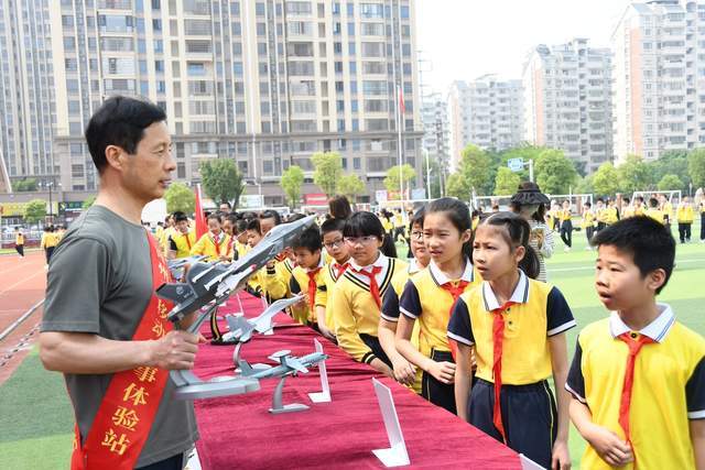 国家安全大篷车进校园漳州移动军事体验站实现华丽变身